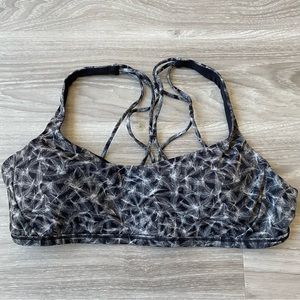 Lululemon women’s padded sports bra 12